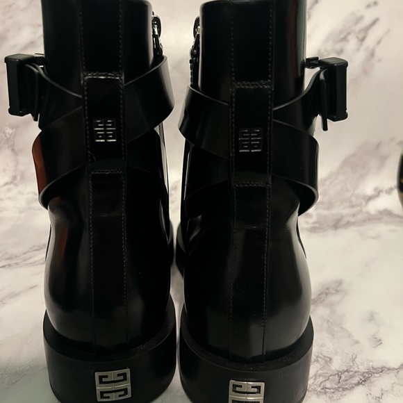 Gevinchy Black Squared Buckle Ankle Boots - Picture 5 of 10